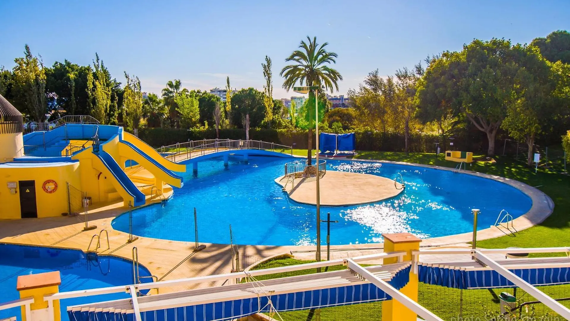 135 Jupiter Apartamentos Estudio - Piscina - Playa A 600 Metros contacts